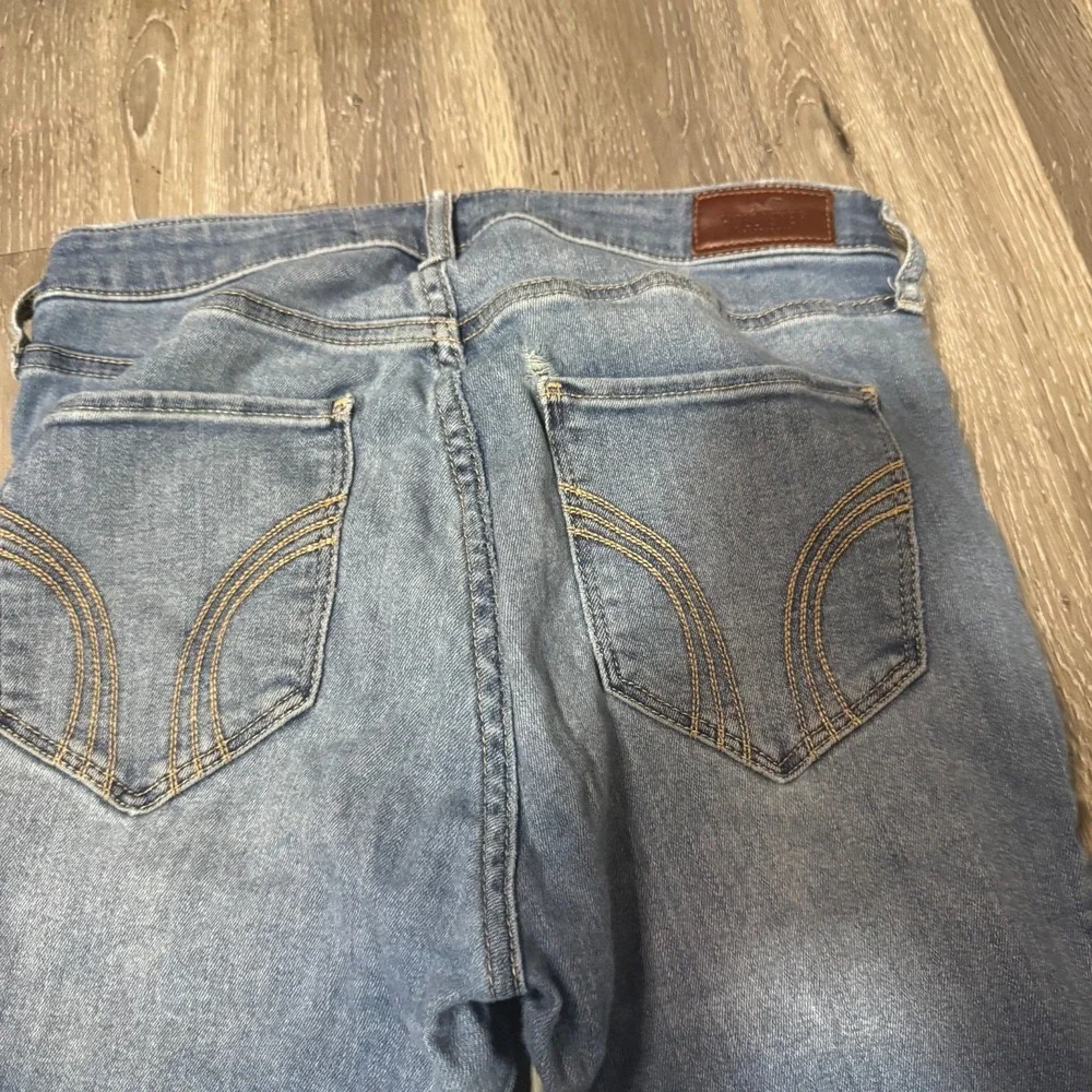 Hollister Women's 28x24 Straight leg Skinny Light wash Jeans Raw Hem